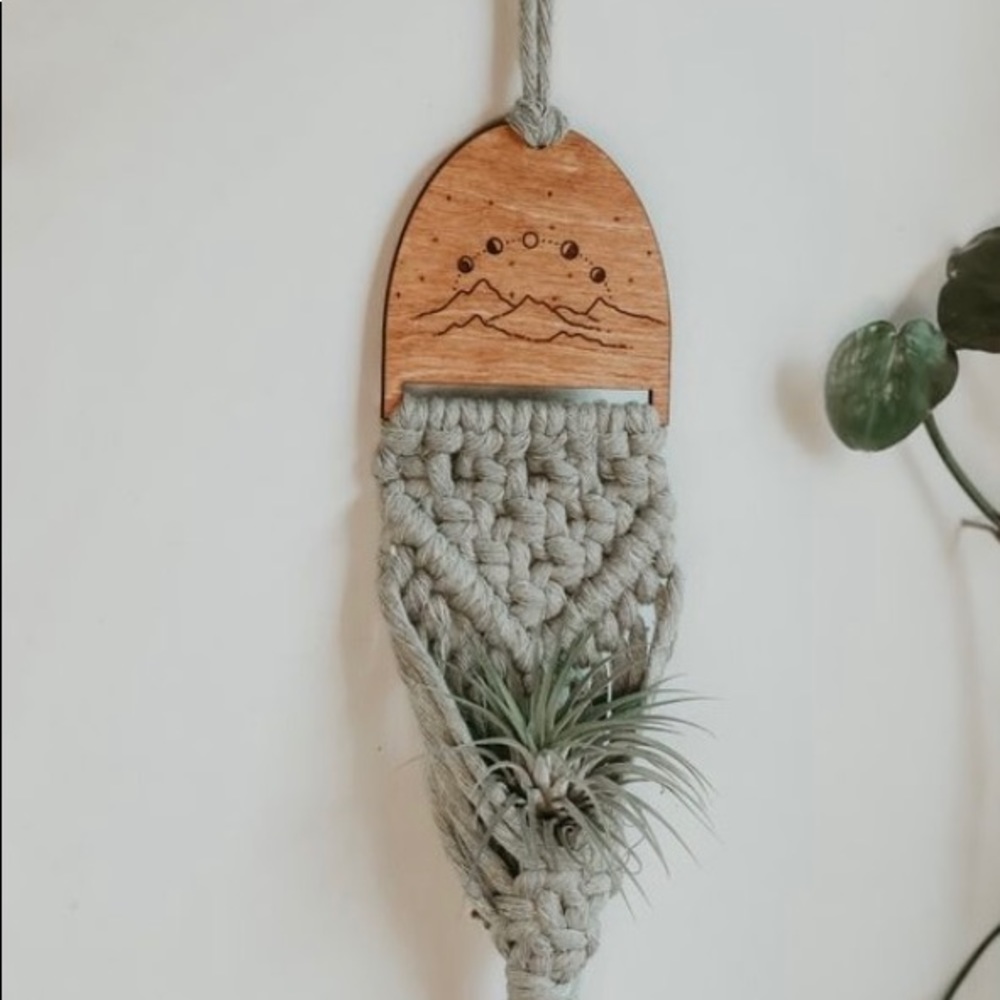 ⚡️MOUNTAIN VIEW MACRAME PLANT HOLDER ⚡️